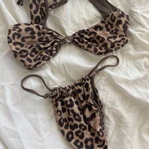 Reversible strapless and cheeky bikini